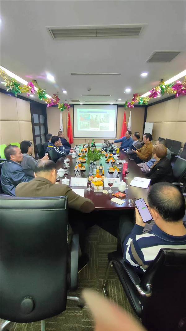 2023年3月31日賓輝集團2023首屆融投項目分享沙龍在集團會(huì )議室準時(shí)召開(kāi)，會(huì )上各行業(yè)專(zhuān)家對碳中和、智慧交通、資產(chǎn)重組等項目進(jìn)行了深入的研究與探討。