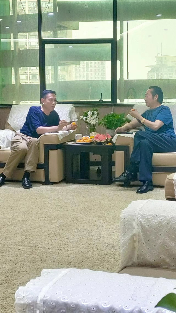 簡(jiǎn)訊；美國摩根大通銀行債券基金投資部夏李鳴一行結束對重慶市政府訪(fǎng)問(wèn)后